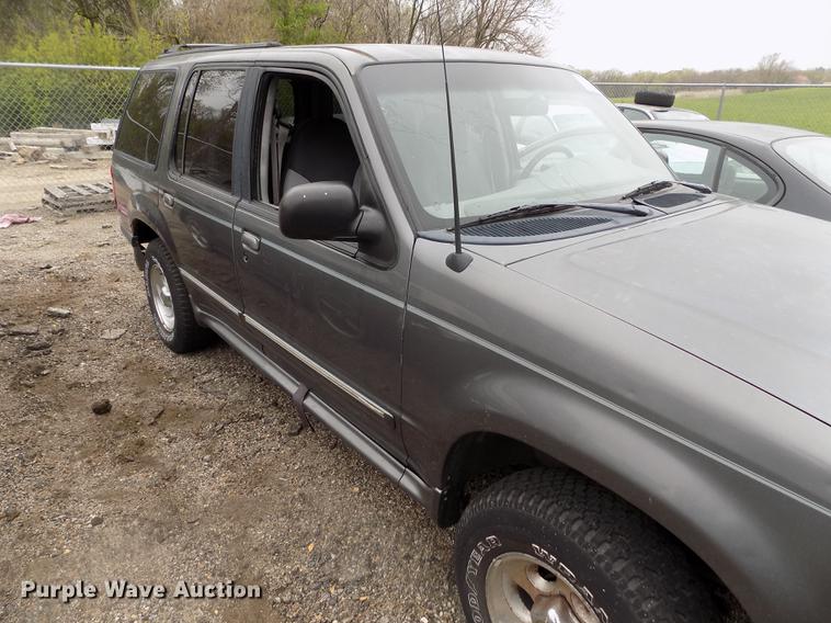image for item DE1206 1998 Ford Explorer SUV