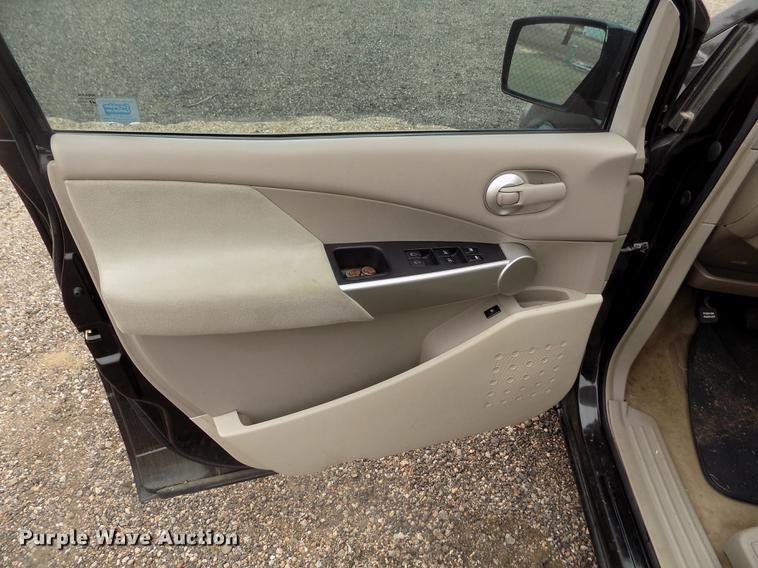 image for item DE1210 2006 Nissan Quest van