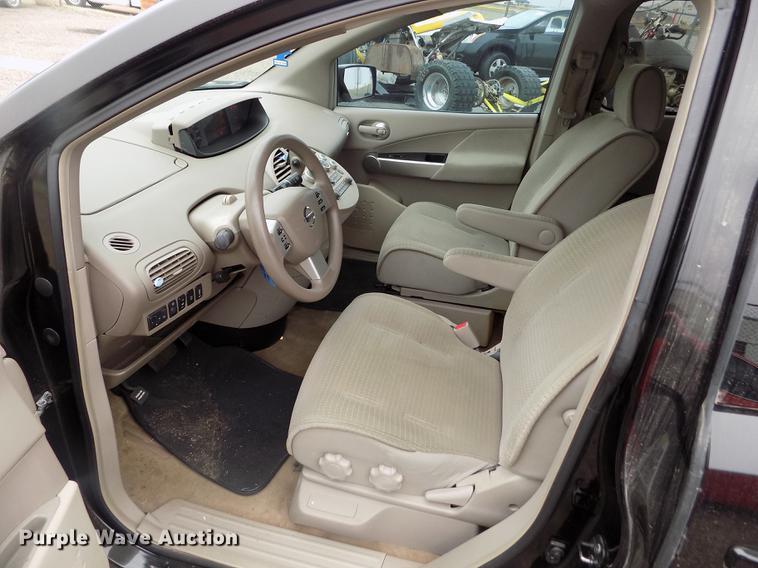 image for item DE1210 2006 Nissan Quest van