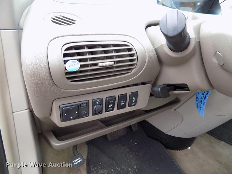 image for item DE1210 2006 Nissan Quest van