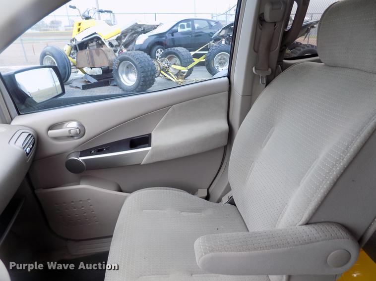 image for item DE1210 2006 Nissan Quest van