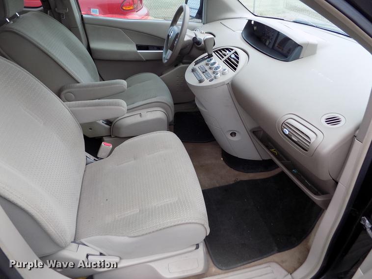 image for item DE1210 2006 Nissan Quest van