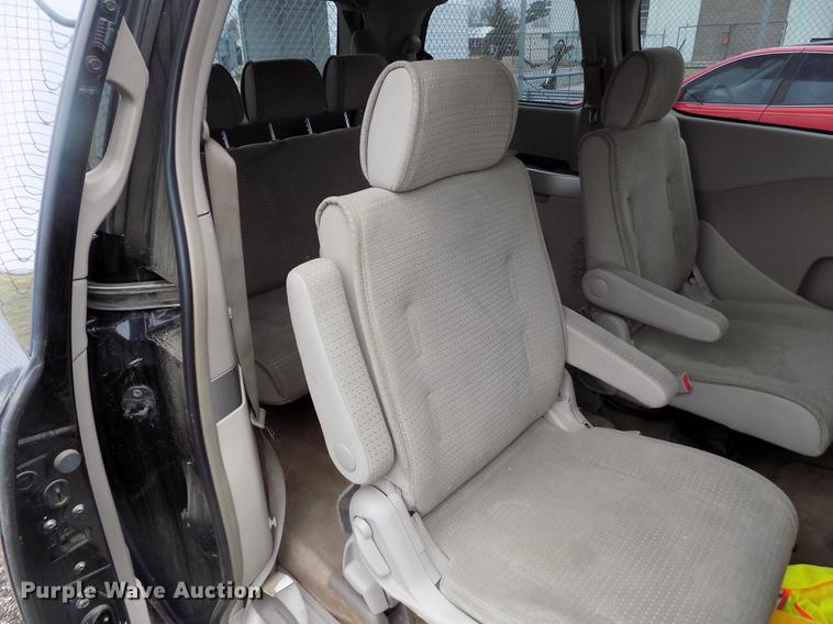 image for item DE1210 2006 Nissan Quest van