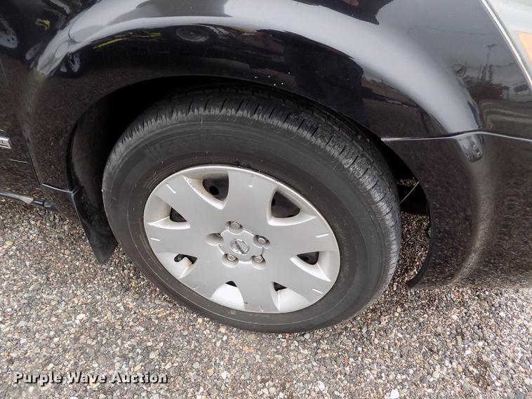 image for item DE1210 2006 Nissan Quest van