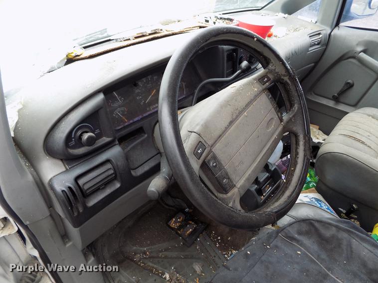 image for item DE1212 1996 Ford Aerostar van