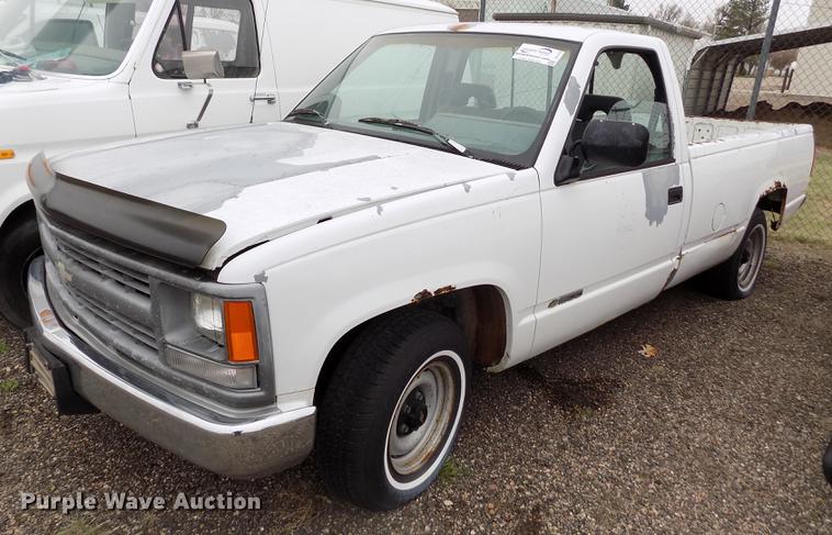 image for item DE1214 1994 Chevrolet C1500 pickup truck