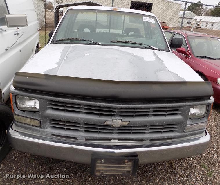 image for item DE1214 1994 Chevrolet C1500 pickup truck
