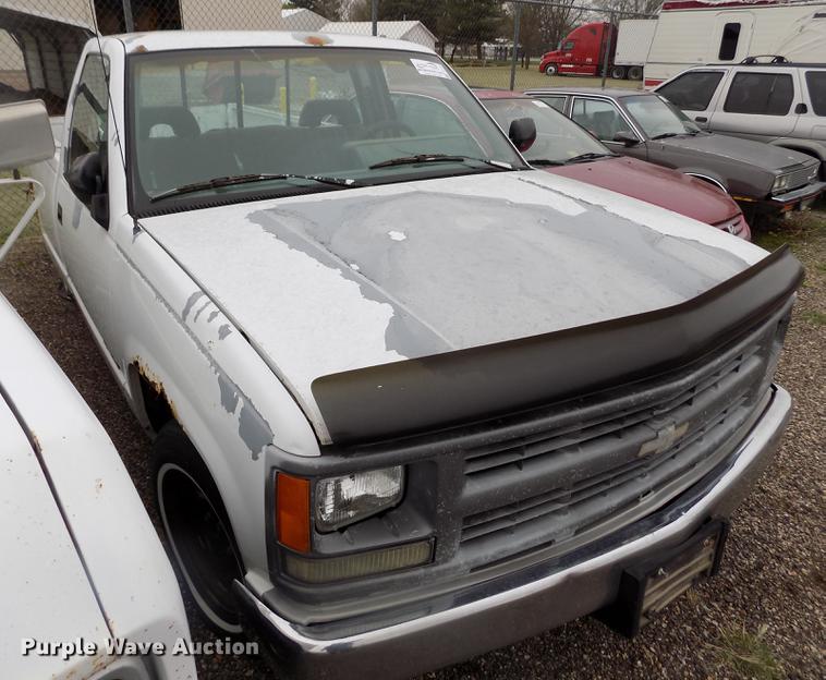 image for item DE1214 1994 Chevrolet C1500 pickup truck