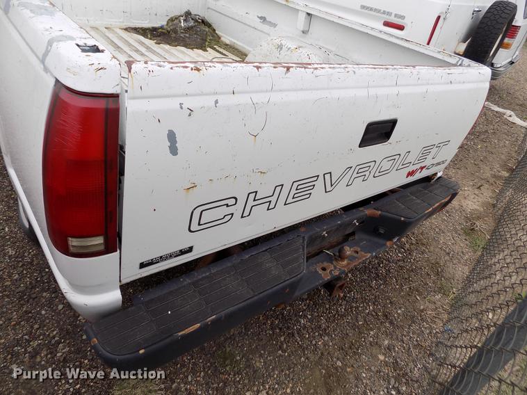 image for item DE1214 1994 Chevrolet C1500 pickup truck