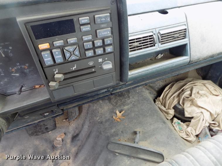 image for item DE1214 1994 Chevrolet C1500 pickup truck