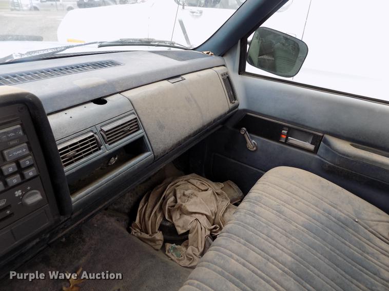 image for item DE1214 1994 Chevrolet C1500 pickup truck