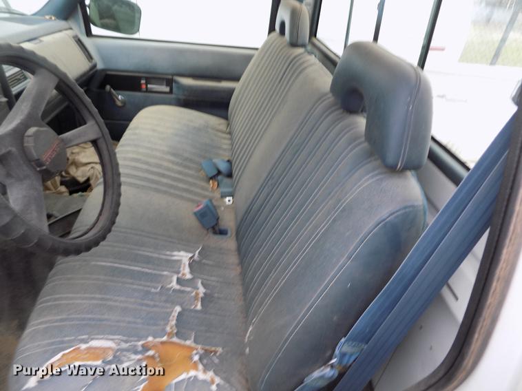 image for item DE1214 1994 Chevrolet C1500 pickup truck
