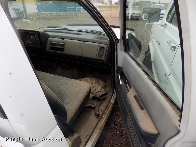 image for item DE1214 1994 Chevrolet C1500 pickup truck