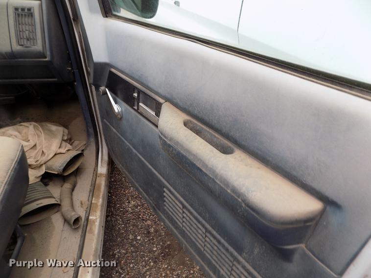 image for item DE1214 1994 Chevrolet C1500 pickup truck