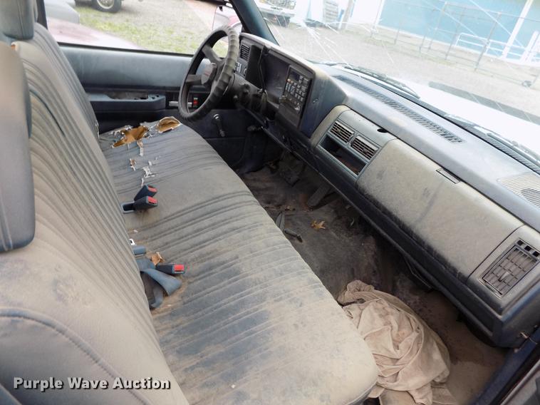 image for item DE1214 1994 Chevrolet C1500 pickup truck