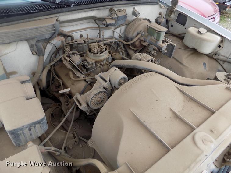 image for item DE1214 1994 Chevrolet C1500 pickup truck