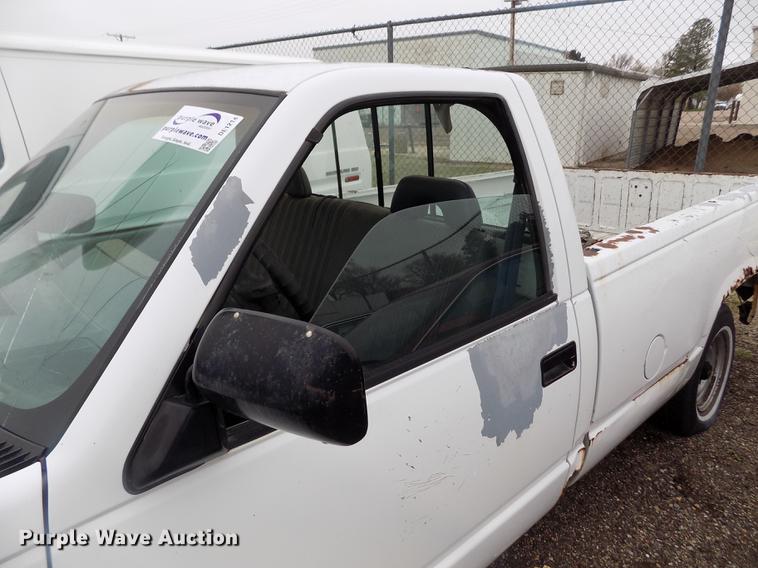 image for item DE1214 1994 Chevrolet C1500 pickup truck