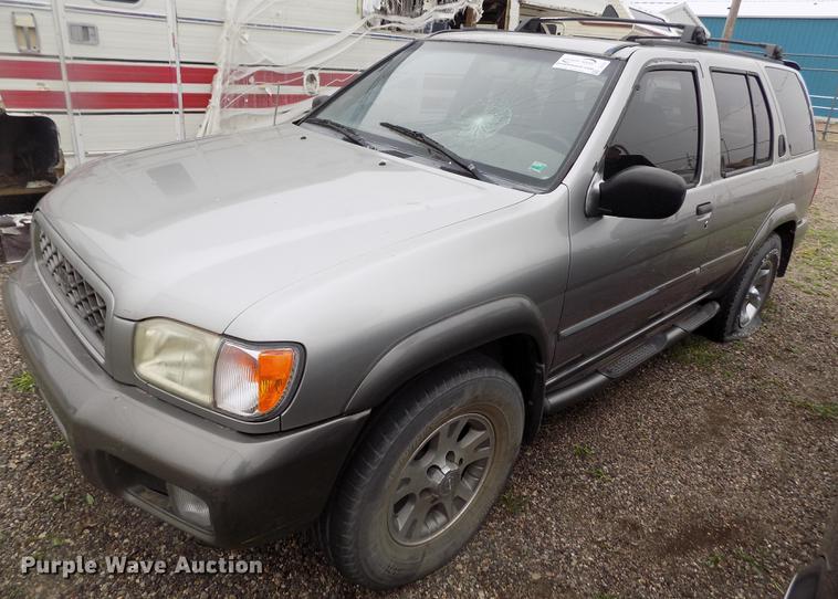 image for item DE1217 2000 Nissan Pathfinder SE SUV