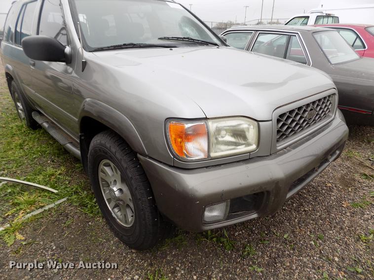 image for item DE1217 2000 Nissan Pathfinder SE SUV