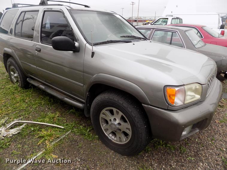image for item DE1217 2000 Nissan Pathfinder SE SUV