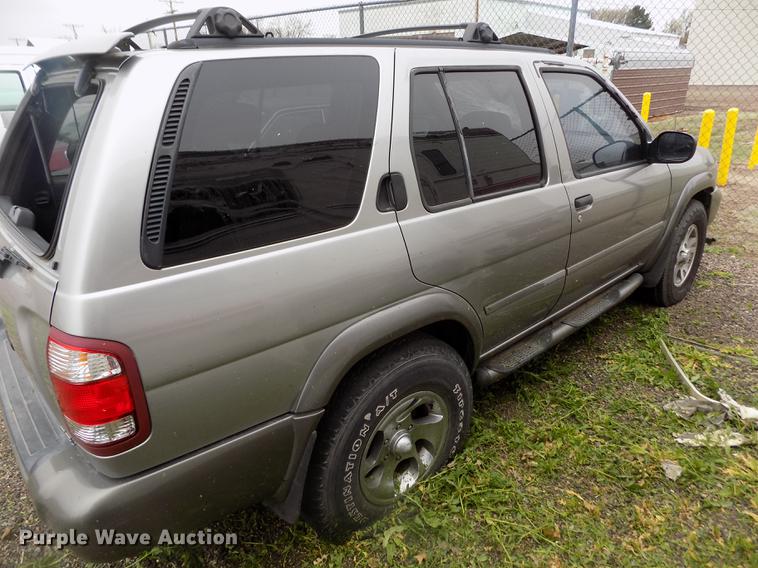 image for item DE1217 2000 Nissan Pathfinder SE SUV