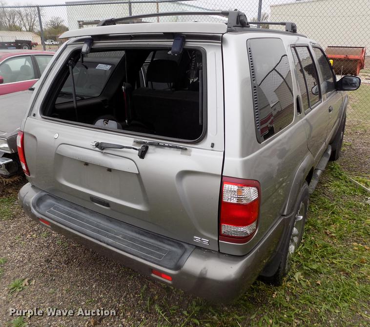 image for item DE1217 2000 Nissan Pathfinder SE SUV