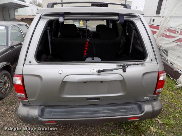 image for item DE1217 2000 Nissan Pathfinder SE SUV