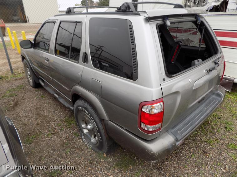 image for item DE1217 2000 Nissan Pathfinder SE SUV