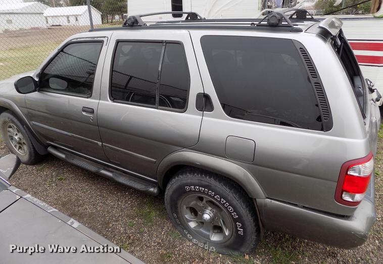 image for item DE1217 2000 Nissan Pathfinder SE SUV