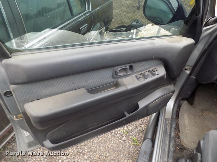 image for item DE1217 2000 Nissan Pathfinder SE SUV