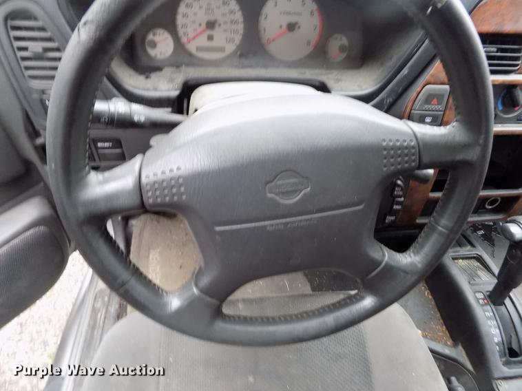 image for item DE1217 2000 Nissan Pathfinder SE SUV