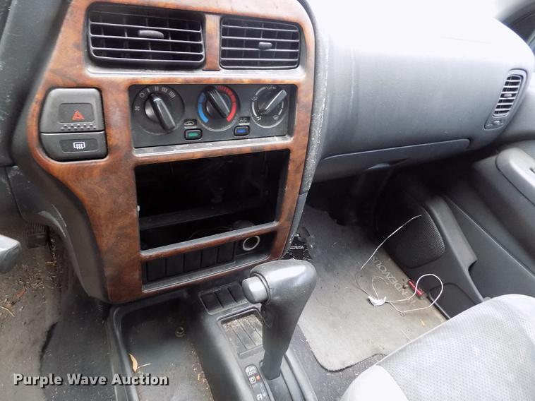 image for item DE1217 2000 Nissan Pathfinder SE SUV