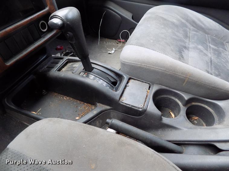 image for item DE1217 2000 Nissan Pathfinder SE SUV