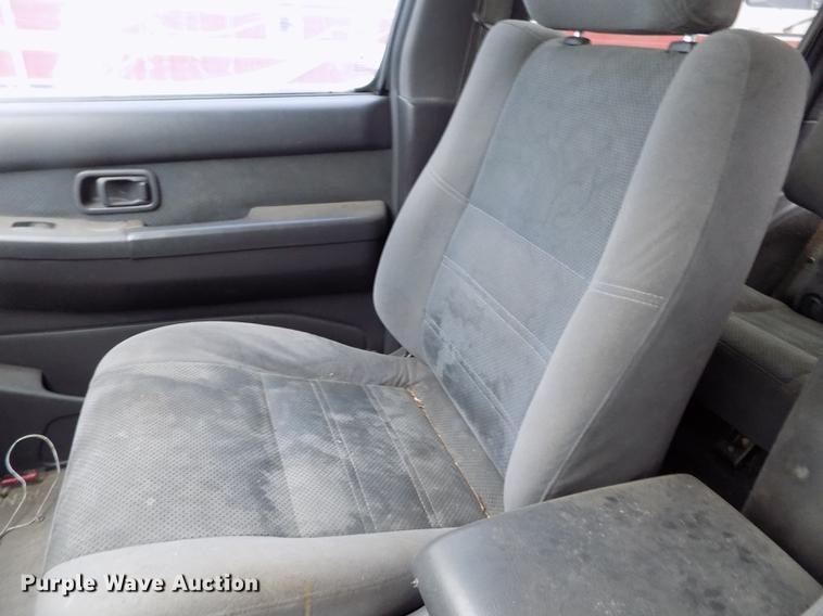 image for item DE1217 2000 Nissan Pathfinder SE SUV