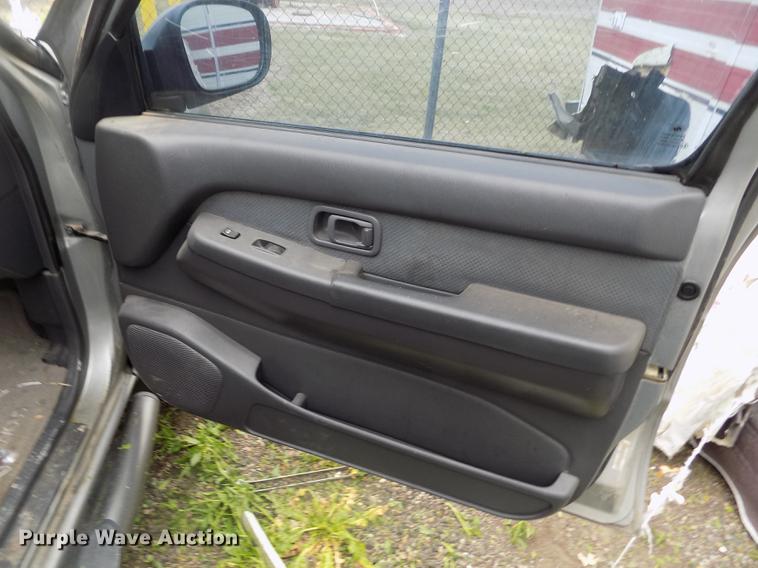 image for item DE1217 2000 Nissan Pathfinder SE SUV