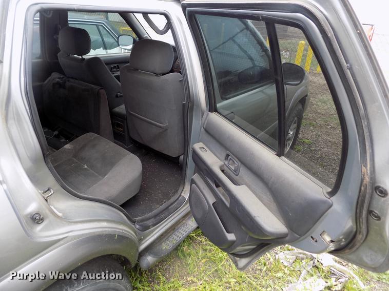 image for item DE1217 2000 Nissan Pathfinder SE SUV
