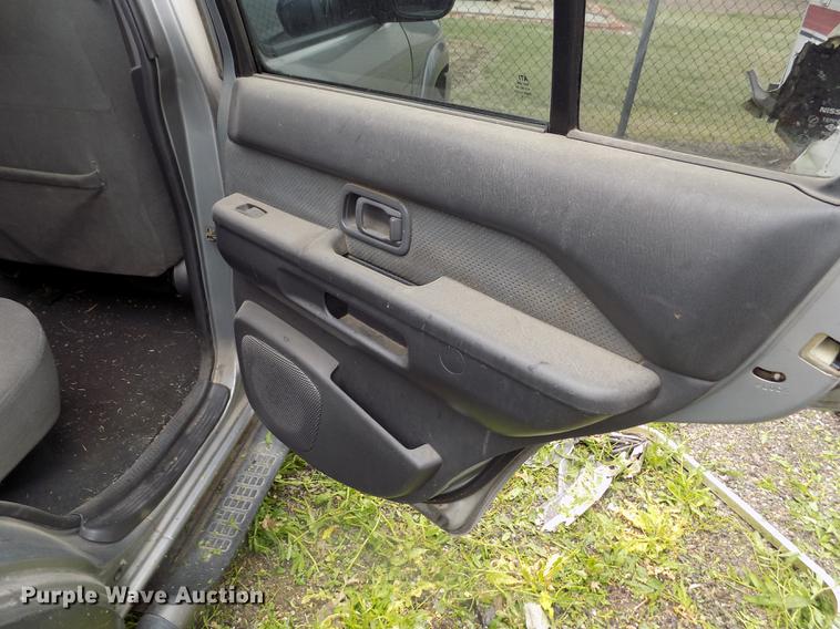 image for item DE1217 2000 Nissan Pathfinder SE SUV