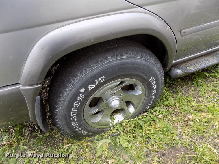 image for item DE1217 2000 Nissan Pathfinder SE SUV