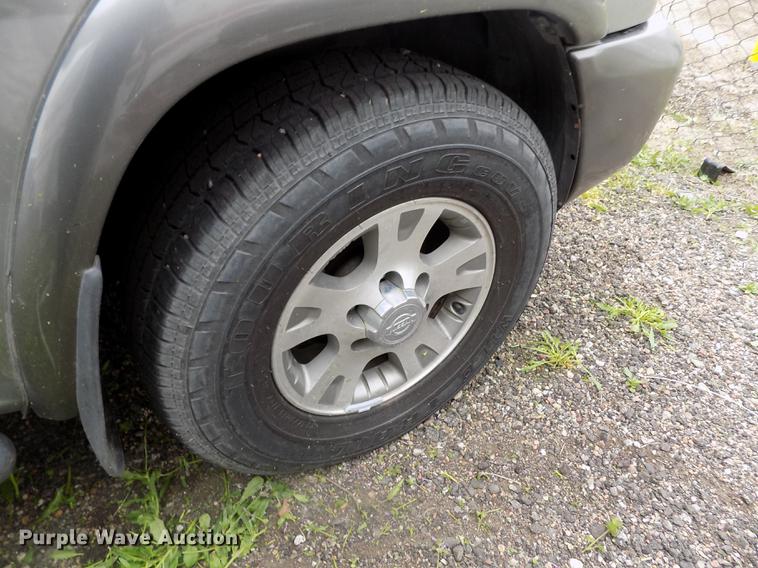 image for item DE1217 2000 Nissan Pathfinder SE SUV