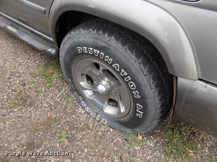 image for item DE1217 2000 Nissan Pathfinder SE SUV