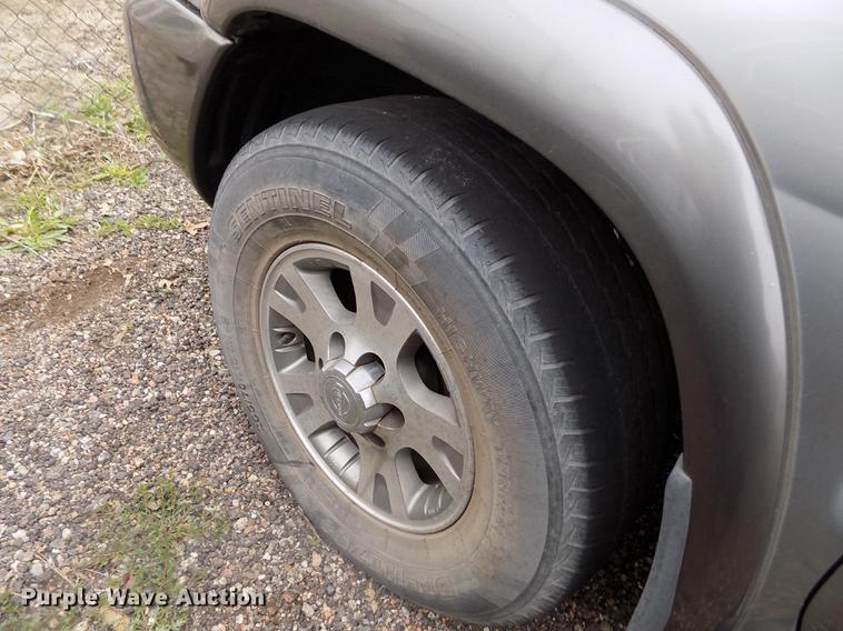 image for item DE1217 2000 Nissan Pathfinder SE SUV