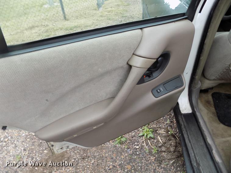 image for item DE1219 1998 Pontiac Bonneville SLE