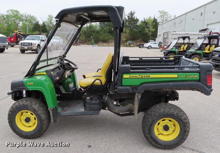 image for item DE3424 2011 John Deere 625i Gator utility vehicle