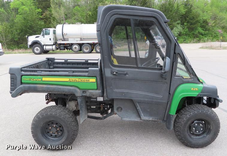 image for item DE3425 2012 John Deere 625i Gator utility vehicle