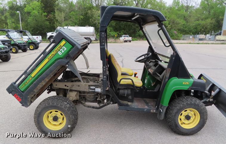 image for item DE3430 2012 John Deere 625i Gator utility vehicle