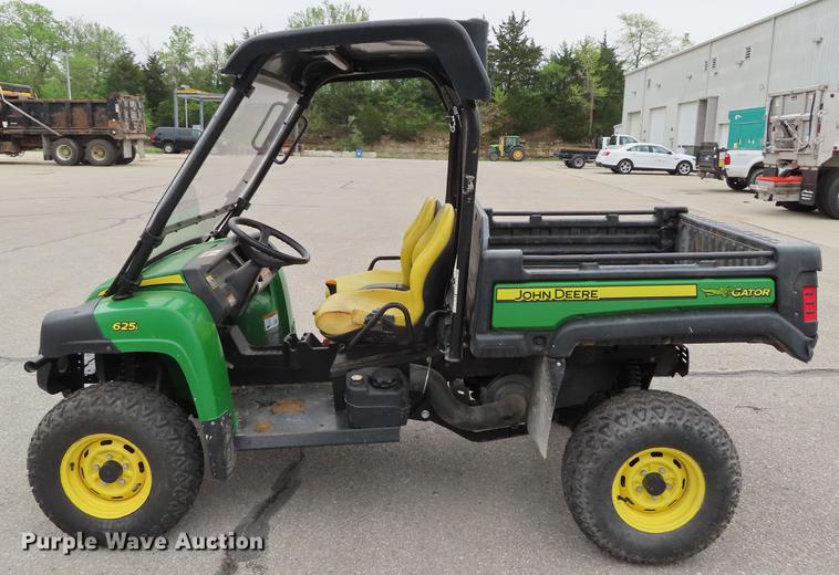 image for item DE3431 2011 John Deere 625i Gator utility vehicle