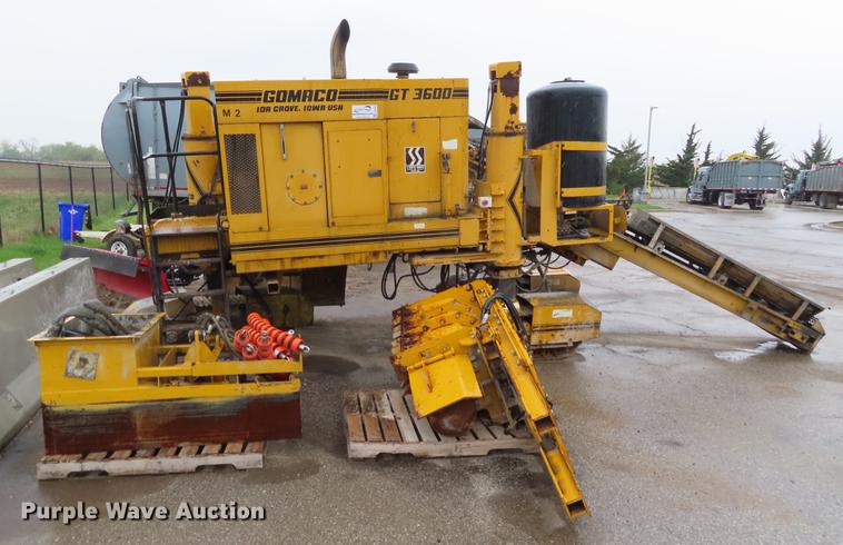 image for item DE3438 1998 Gomaco GT3600 curb machine