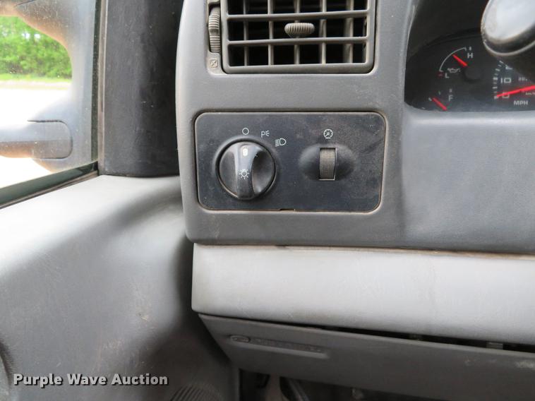 image for item DE8027 2002 Ford F550 Super Duty XL dump flatbed truck