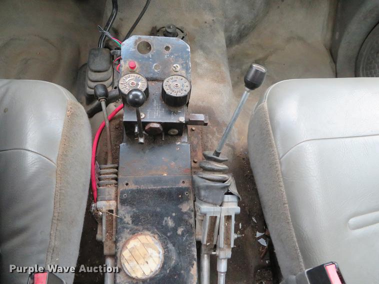 image for item DE8027 2002 Ford F550 Super Duty XL dump flatbed truck