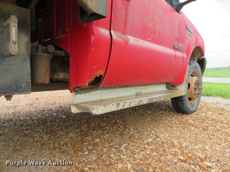 image for item DE8027 2002 Ford F550 Super Duty XL dump flatbed truck